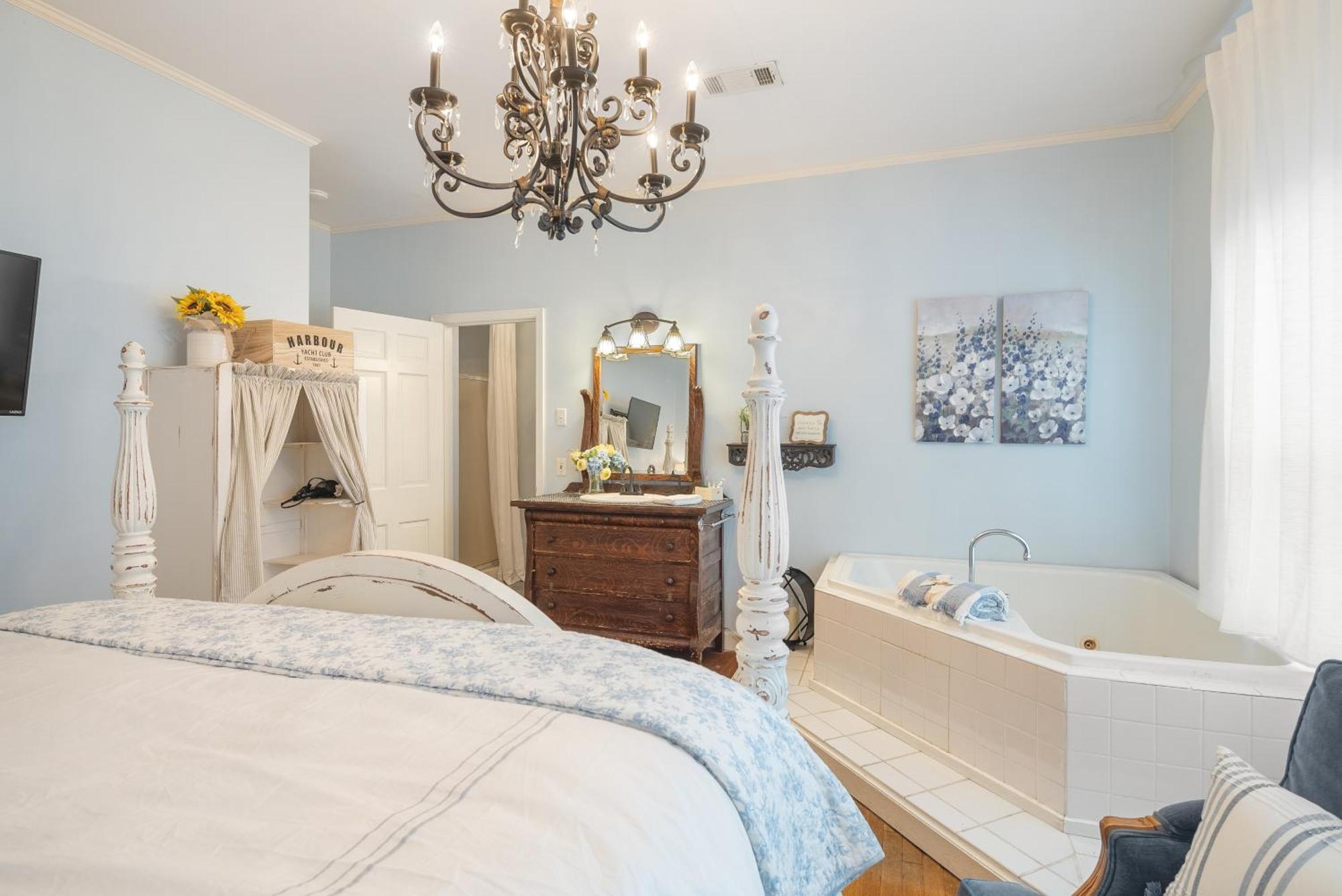 Beland Mansion-Blue Jay Suite! Форт-Смит Экстерьер фото