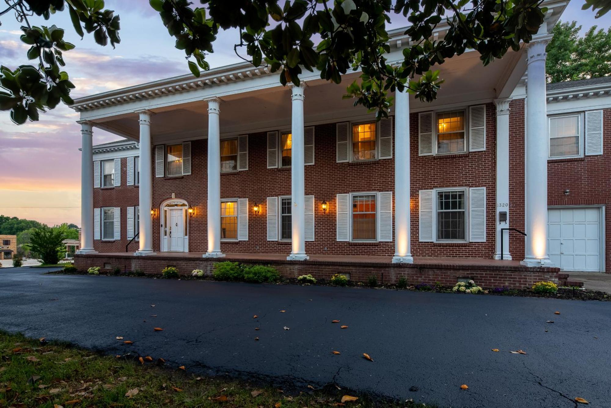 Beland Mansion-Blue Jay Suite! Форт-Смит Экстерьер фото